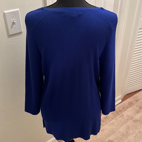 Cable & Gauge v-neck sweater - Picture 3 of 5